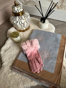 The ultimate cashmere feel scarf & gloves gift set