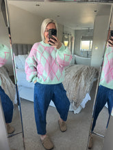 Load image into Gallery viewer, The argyle knit
