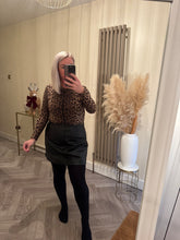 Load image into Gallery viewer, The supersoft basic animal print jersey top
