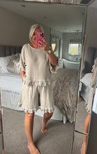 Load image into Gallery viewer, The Ibiza hopsack frill hem shorts set with pockets
