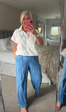Load image into Gallery viewer, The Puff hem broaderie anglais floral top
