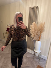 Load image into Gallery viewer, The supersoft basic animal print jersey top
