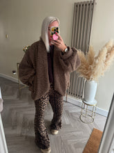 Load image into Gallery viewer, The “Billie” scoop coat
