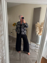 Load image into Gallery viewer, The tie waist elasticated linen trousers
