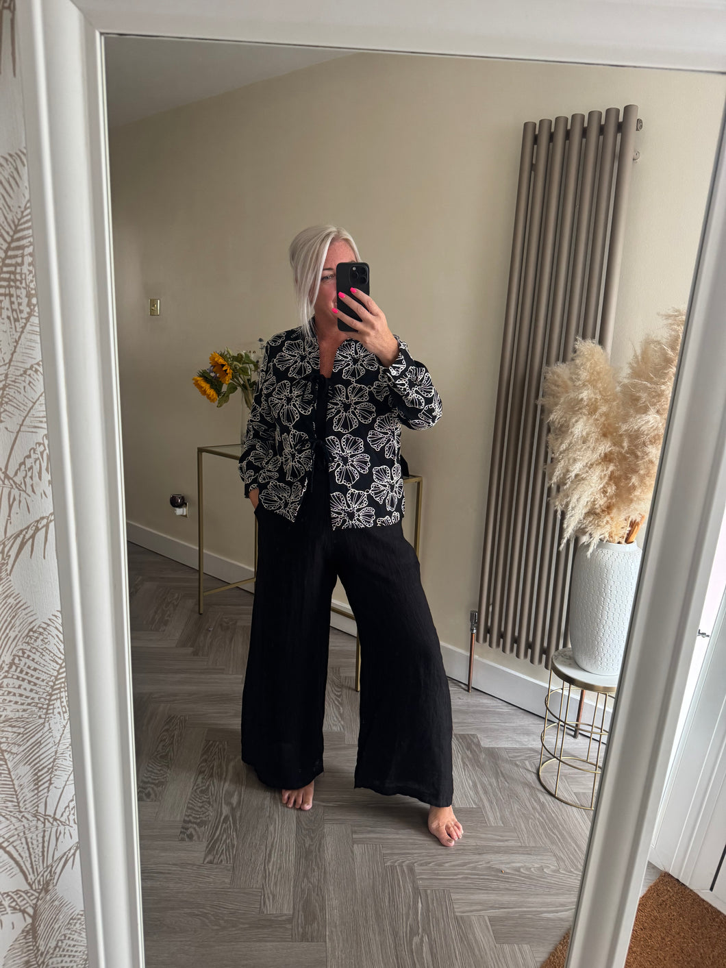 The tie waist elasticated linen trousers