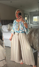 Load image into Gallery viewer, The pleated trousers
