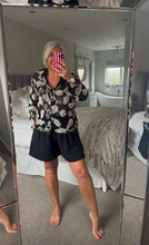 Load image into Gallery viewer, The elasticated waist chiffon shorts with pockets
