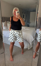 Load image into Gallery viewer, The Polka dot stretch shorts with separate belt
