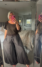 Load image into Gallery viewer, The Ibiza balloon hem trouser
