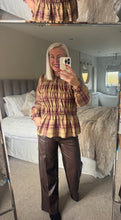 Load image into Gallery viewer, The Supersoft pu pin tuck trousers
