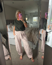 Load image into Gallery viewer, The basic cotton Tee
