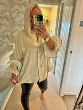 Load image into Gallery viewer, The shimmer frill sleeve shirt
