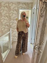 Load image into Gallery viewer, SALE The tie waist animal print trousers with pockets (no return on sale item)
