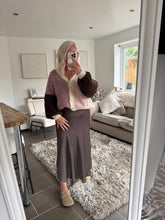 Load image into Gallery viewer, The elasticated waist satin skirts
