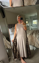 Load image into Gallery viewer, The tie side animal print jersey dress
