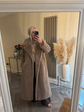 Load image into Gallery viewer, The Stella faux fur coat
