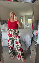 Load image into Gallery viewer, The fine knit scalloped vest top
