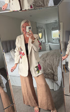Load image into Gallery viewer, The zeta Otto pinstripe embroidered blazer

