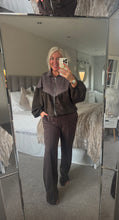 Load image into Gallery viewer, The tie waist pin tuck jogger
