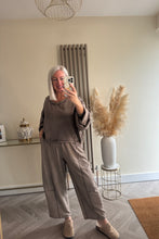 Load image into Gallery viewer, The washed look high low jersey top
