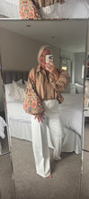 Load image into Gallery viewer, The zeta Otto embroidered print zip jacket with puff sleeves
