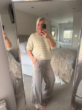 Load image into Gallery viewer, The striped seam pin tuck joggers
