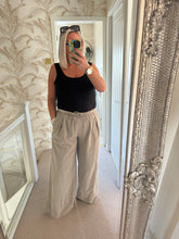 Load image into Gallery viewer, The wide leg cord trousers in mushroom
