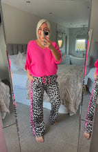Load image into Gallery viewer, The animal print side stripe pin tuck joggers

