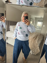 Load image into Gallery viewer, SALE The sequin daisy knit (no return on sale items)
