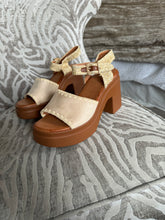 Load image into Gallery viewer, SALE The block heel sandals in beige (no return on sale items)
