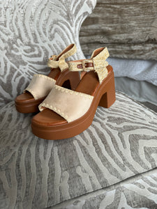 SALE The block heel sandals in beige (no return on sale items)