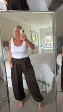 Load image into Gallery viewer, The supersoft button detail elasticated jogger with pockets
