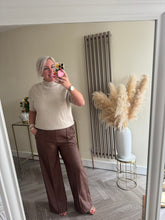 Load image into Gallery viewer, The pu pin tuck trousers
