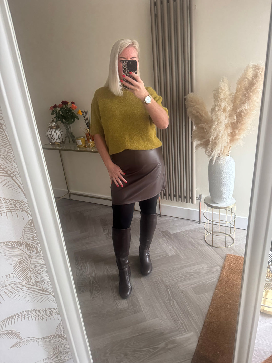 The Pu skirt in chocolate