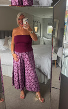 Load image into Gallery viewer, The baroque shirred culottes in plum
