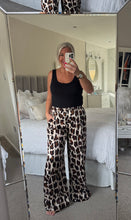 Load image into Gallery viewer, The animal print satin trousers
