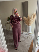 Load image into Gallery viewer, The pu pin tuck trousers
