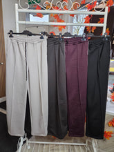 Load image into Gallery viewer, The striped seam pin tuck joggers
