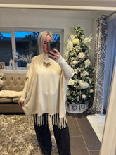 Load image into Gallery viewer, The embellished heart tassel knit
