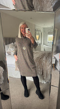 Load image into Gallery viewer, The marl tunic dress with pockets &amp; separate necklace
