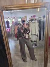 Load image into Gallery viewer, The tie waist pin tuck jogger
