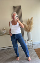 Load image into Gallery viewer, The G smack barrel Jean
