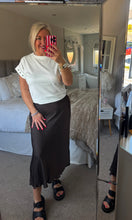 Load image into Gallery viewer, The elasticated waist satin skirt
