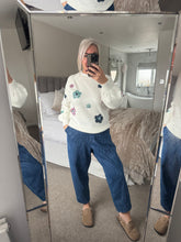 Load image into Gallery viewer, SALE The sequin daisy knit (no return on sale items)
