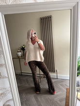 Load image into Gallery viewer, The v neck short sleeve boucle knit
