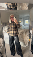 Load image into Gallery viewer, The Supersoft pu pin tuck trousers
