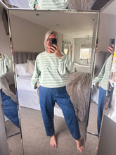 Load image into Gallery viewer, The balloon sleeve striped sweat
