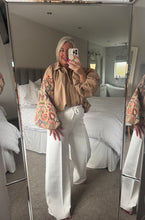 Load image into Gallery viewer, The zeta Otto embroidered print zip jacket with puff sleeves
