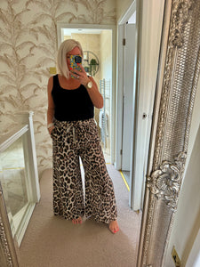 SALE The tie waist animal print trousers with pockets (no return on sale item)