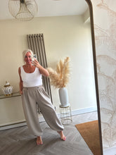 Load image into Gallery viewer, The supersoft button detail elasticated jogger with pockets
